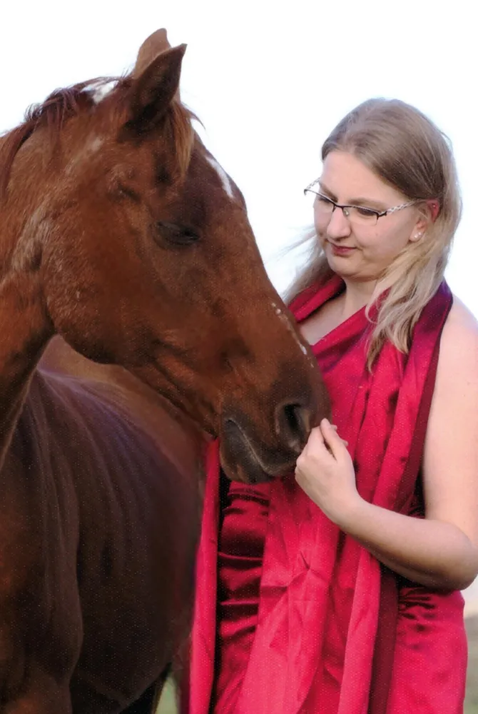 Jenny Winter mit dem Araberwallach Itou
